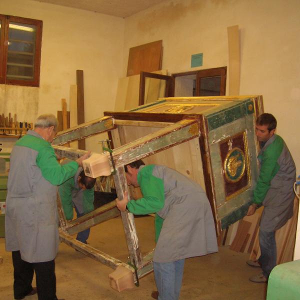 Fasi di restauro Ambone del 700,in legno con effetto marmo. Chiesa Madre